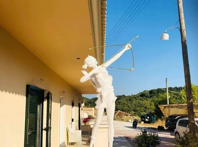 Athena Daire Vitaládes